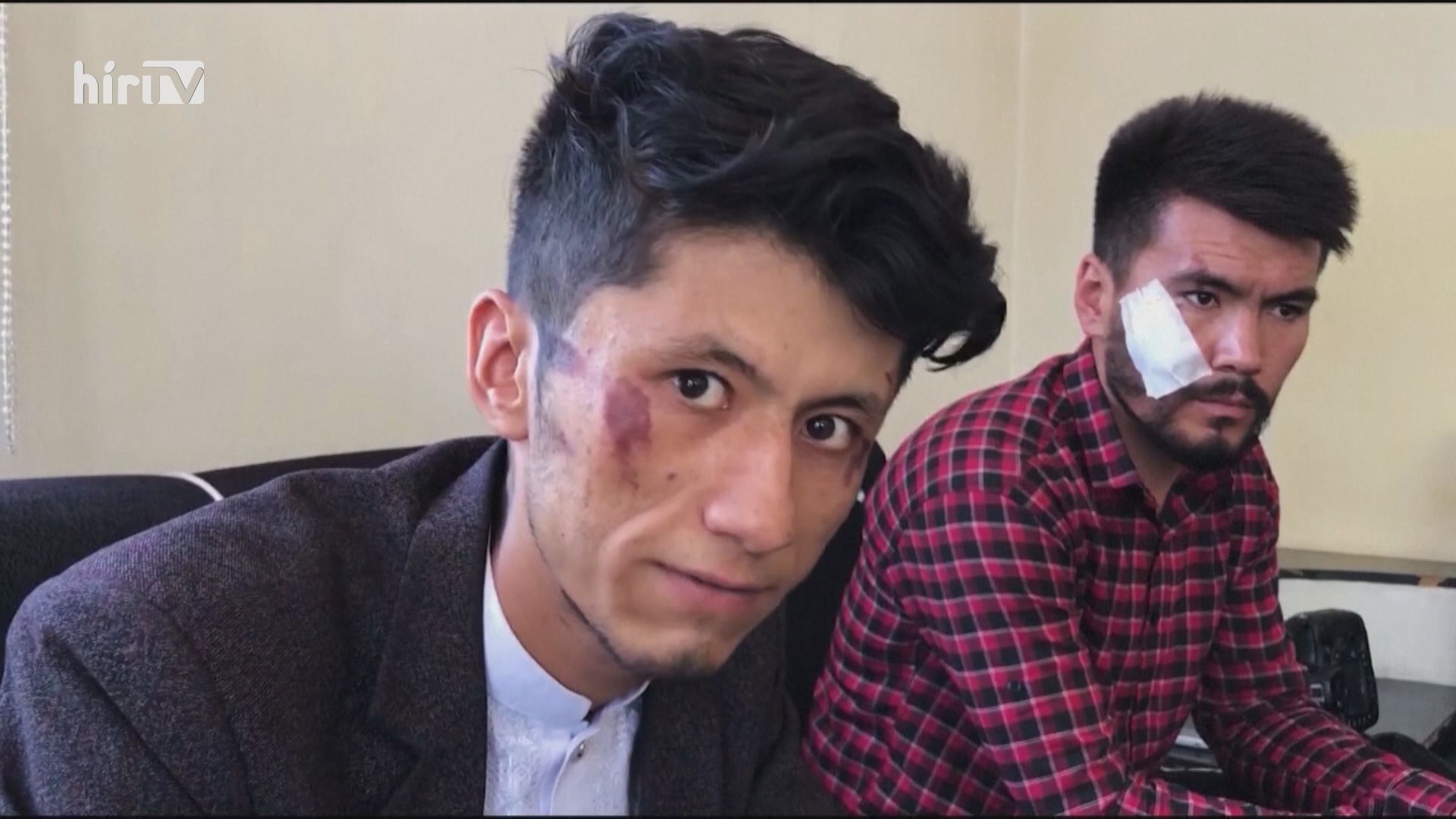 Vasfegyelem Afganisztánban, újságírókat bántalmaztak a tálibok