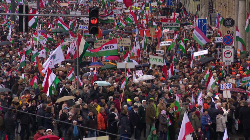 Békemenet és Orbán Viktor ünnepi beszéde – élőben a HírTV műsorán