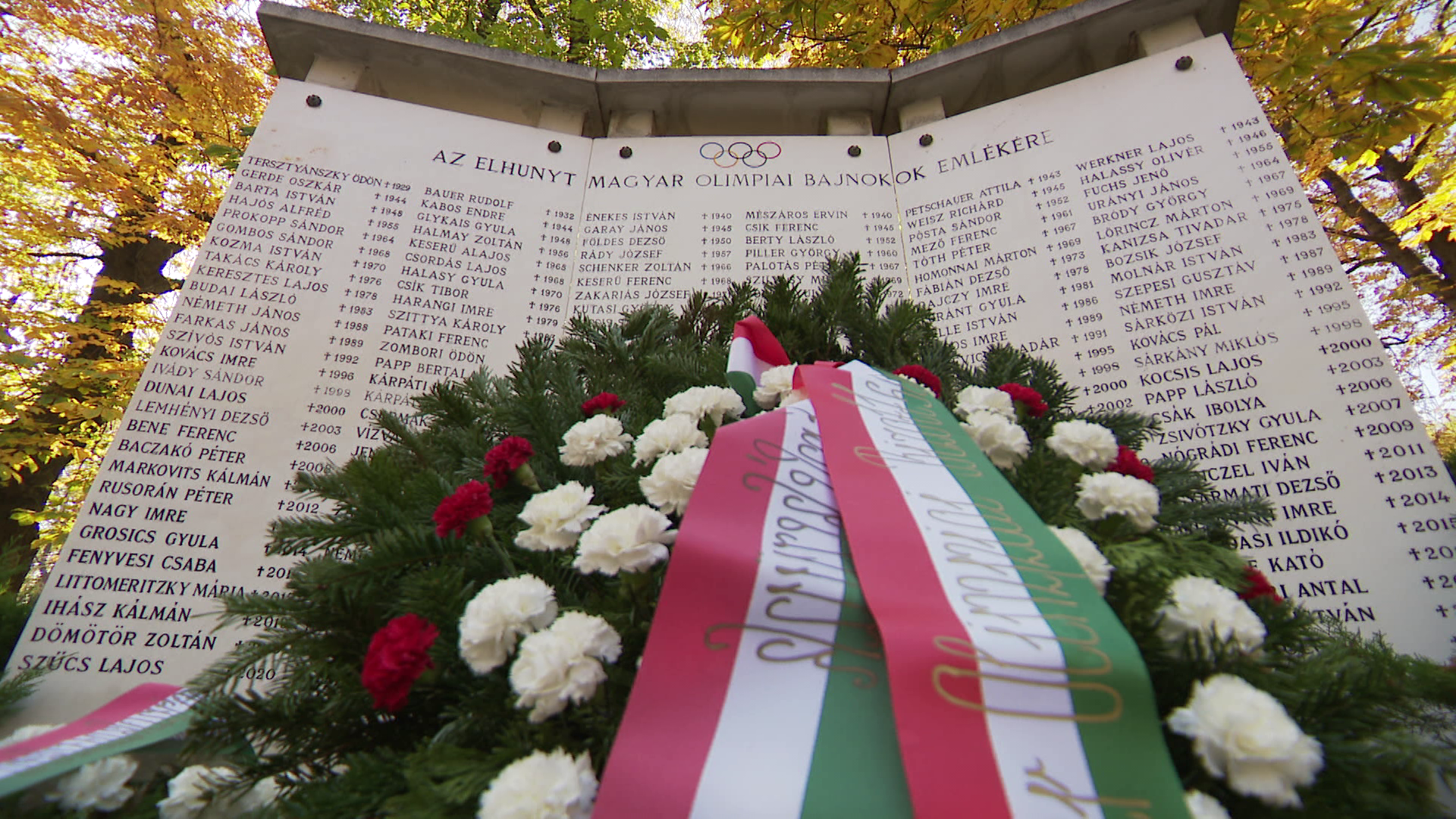 Halottak napi megemlékezés az Olimpiai Bajnokok Falánál 