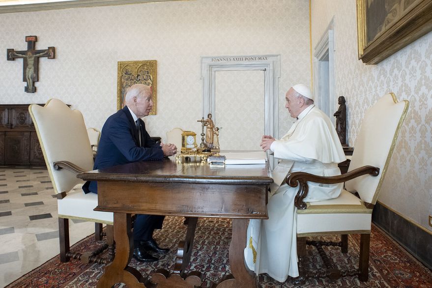 Biden elnököt fogadta Ferenc pápa 