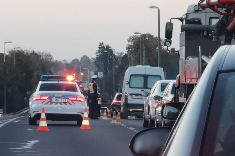 Civil autókkal csaptak le a szabályszegőkre a Balaton-parton