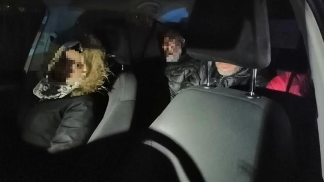 Ilyet még a rendőrök sem láttak: Szlovák taxikkal fuvaroztatták magukat az M9-esen a migránsok