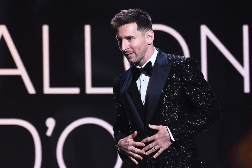 Lionel Messi kapta az Aranylabdát   