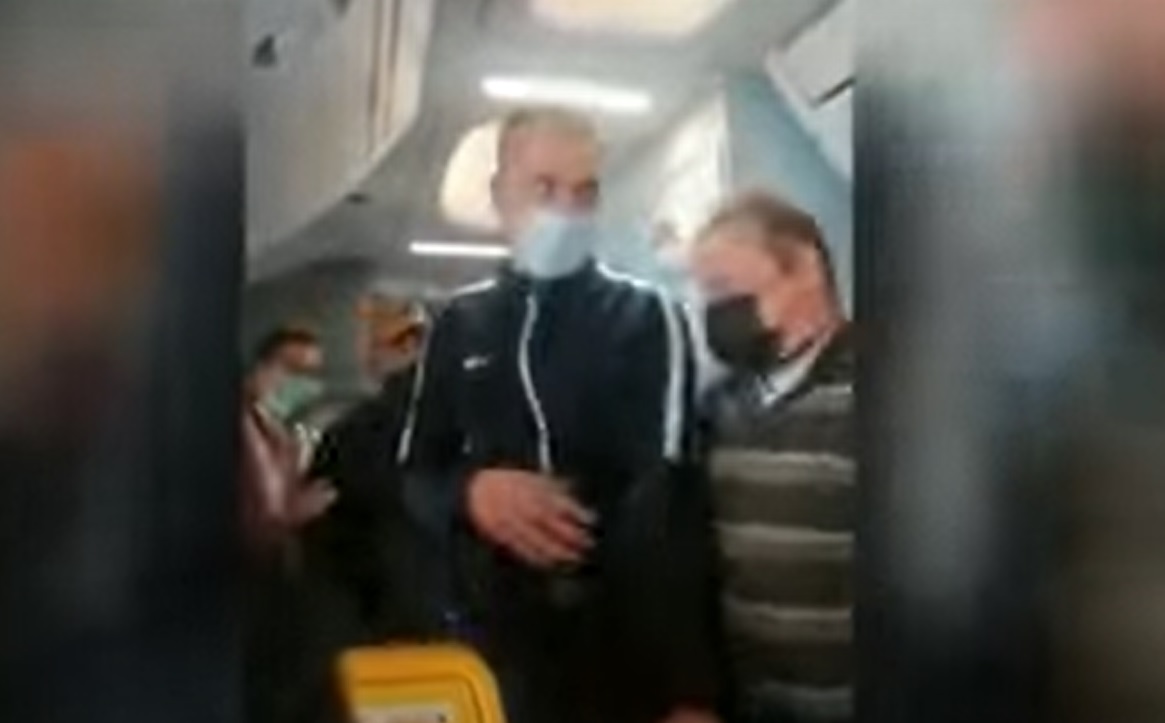 Őrjöngő férfi miatt tört ki pánik a Budapestre érkező repülőgépen
