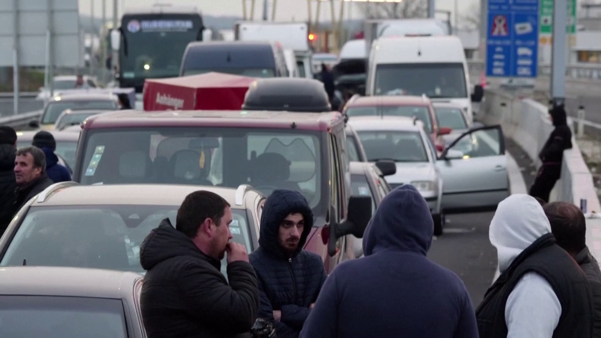 Tömegesen kerülnek karanténba a hazautazó román vendégmunkások 