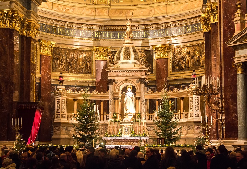 Egyházi vezetők ünnepi szentmiséi, istentiszteletei karácsonykor