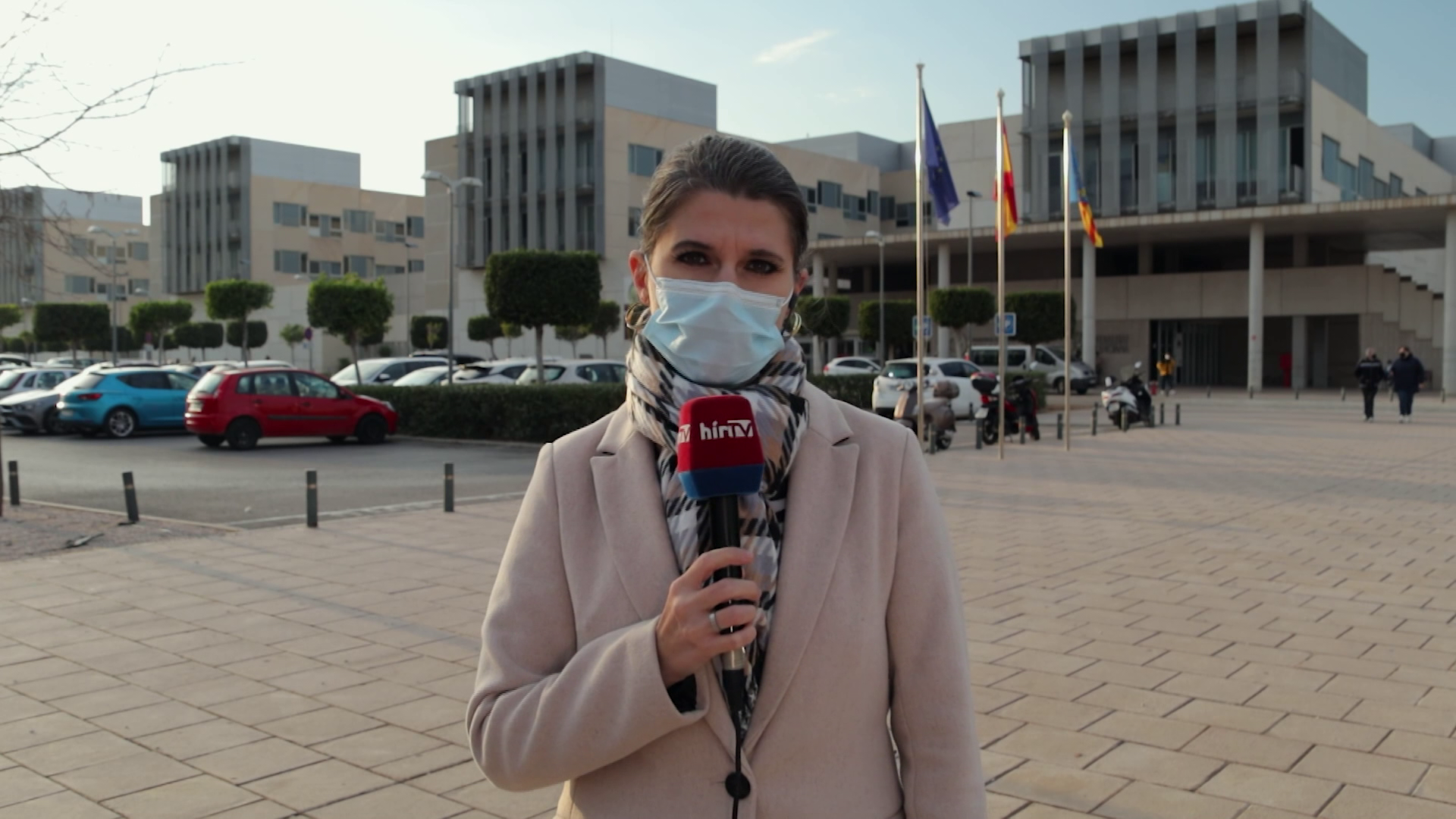 Perelnek a spanyol orvosok, mert nem kaptak védőfelszerelést a járvány elején