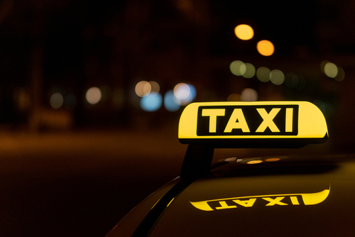 Börtönre ítélték a férfit, aki zsebkéssel követelt kölcsönt egy fővárosi taxistól