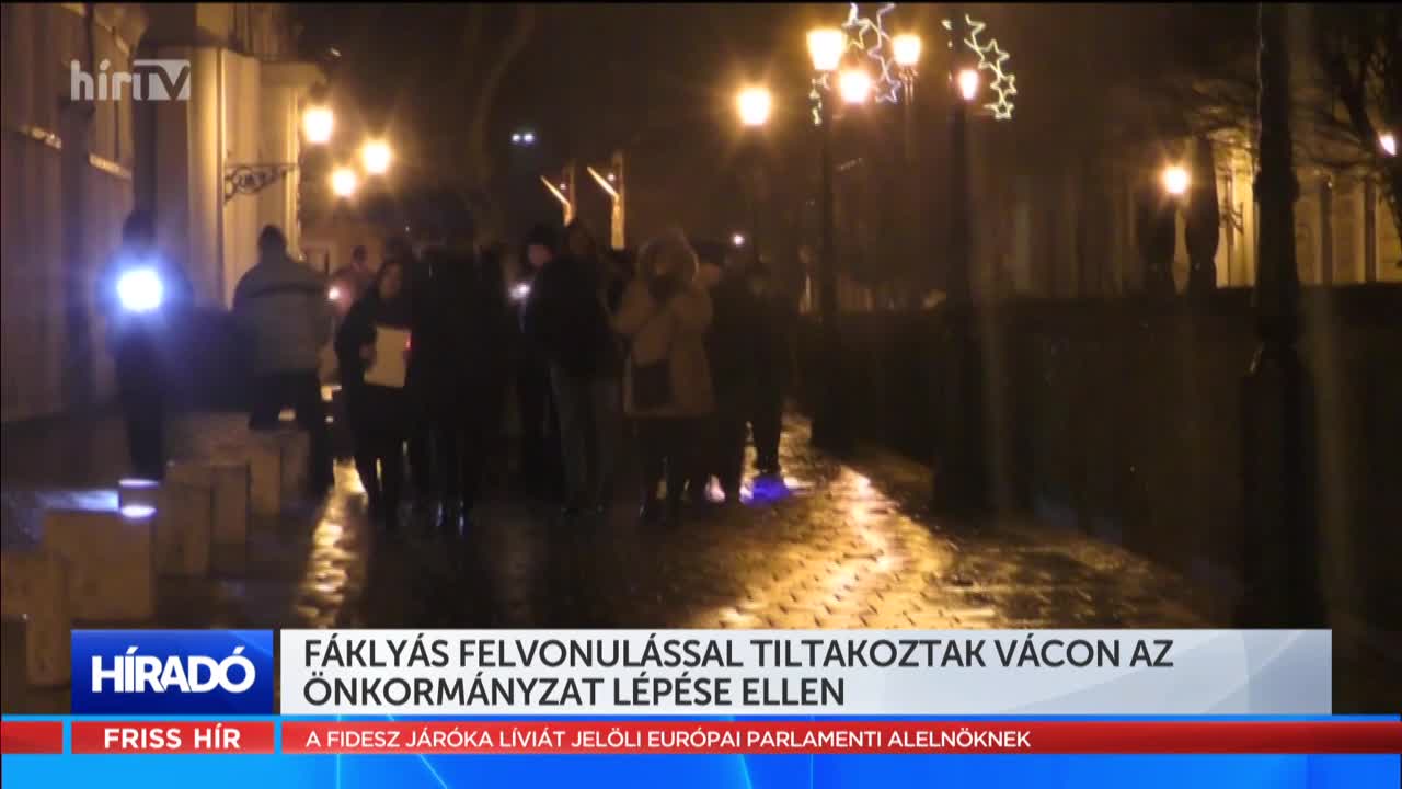 Fáklyás felvonulással tiltakoztak Vácon az önkormányzat lépése ellen
