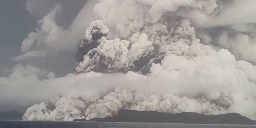 A tongai vulkánkitörésnek olyan ereje volt, mint több száz hirosimai atombombának