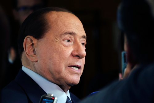 Silvio Berlusconi nem jelöli magát az államfői székbe