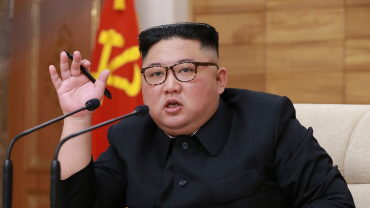 Észak-Korea megerősítette a legutóbbi rakétakísérleteket, Kim Dzsong Un fegyvergyárat keresett fel