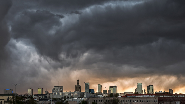 Lengyelországban több százezer háztartás maradt áram nélkül a vihar miatt