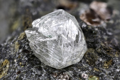 Legalább 48 millió dolláros rekordárat remélnek egy árverésen a világ legnagyobb kék gyémántjáért 
