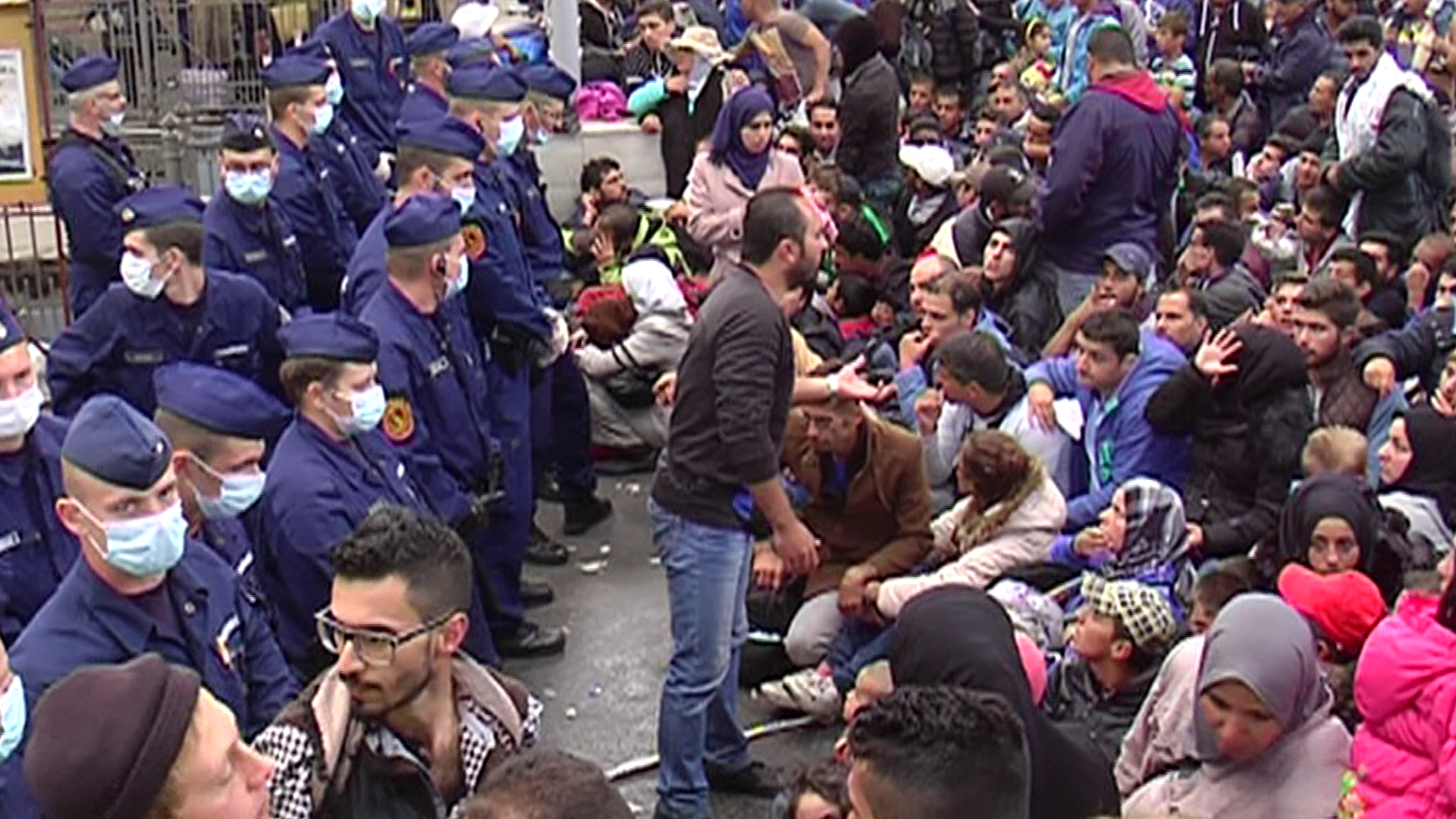 700 határsértővel szemben intézkedtek a hétvégén a rendőrök 