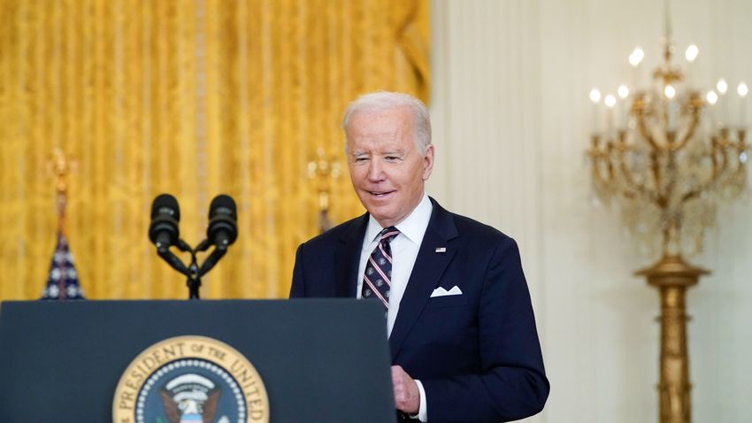 Biden: az Egyesült Államok súlyos pénzügyi szankciókat rendelt el orosz bankok és oligarchák ellen