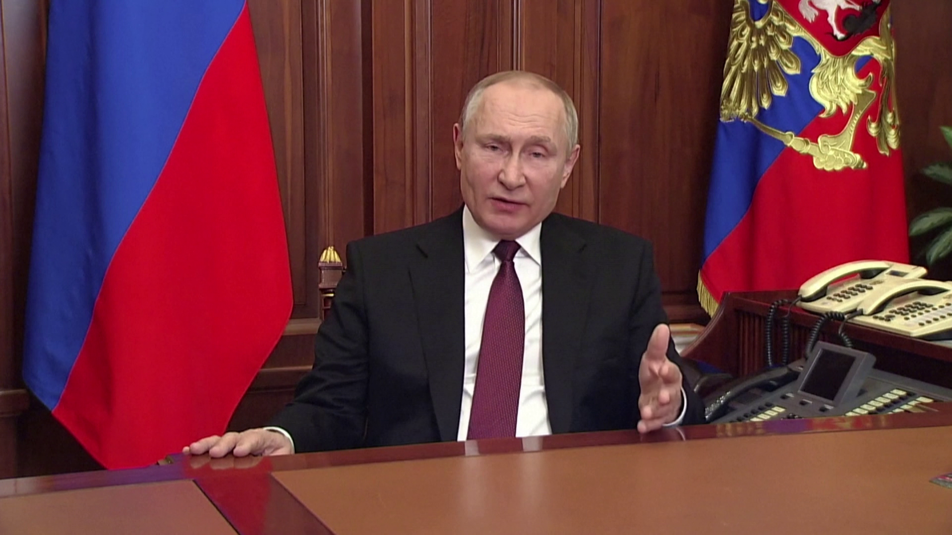 Putyin: Törekedni fogok Ukrajna demilitarizálására és nácimentesítésére
