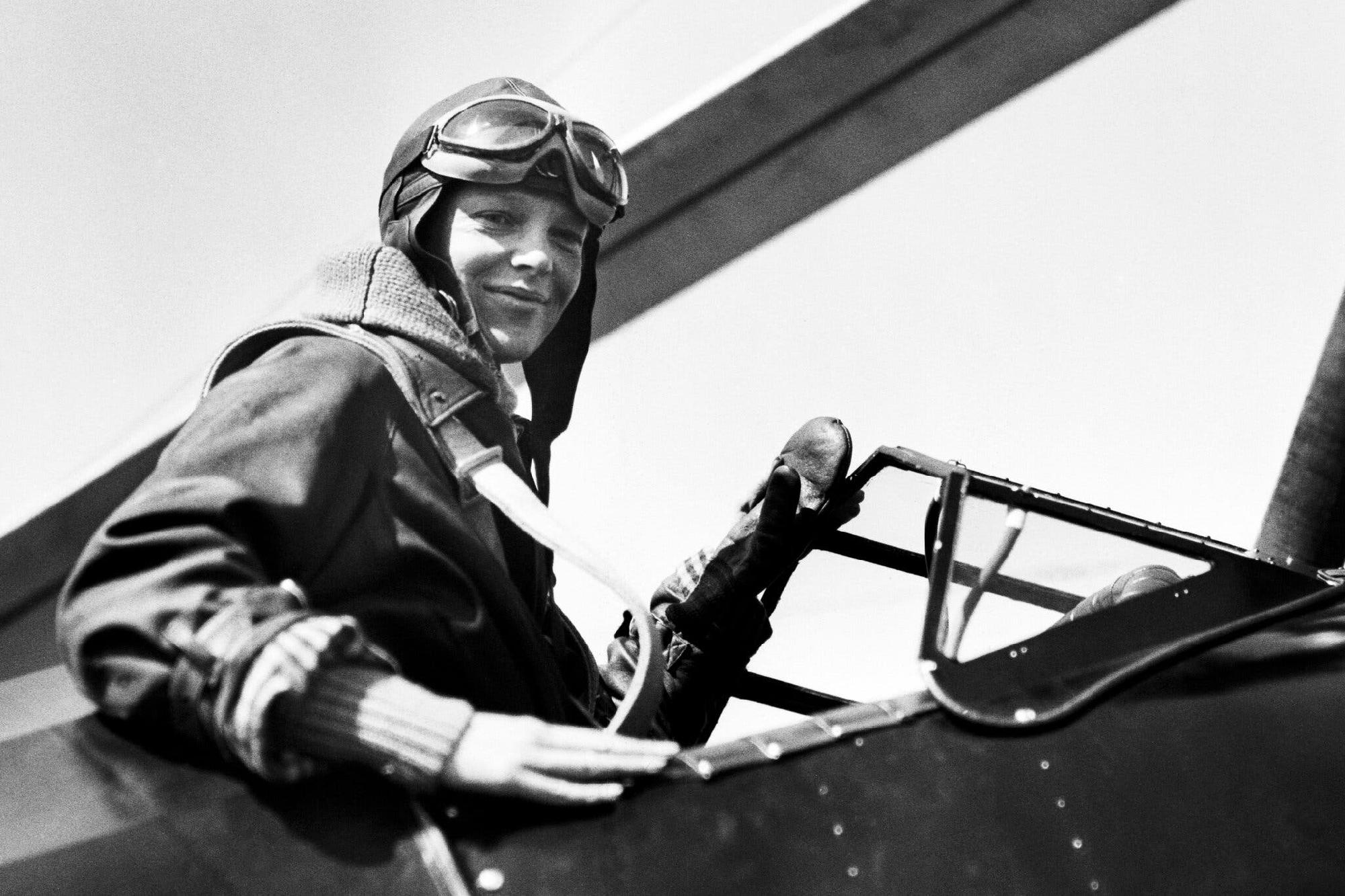 A becsült ár tízszeresét fizették a leghíresebb pilótanő, Amelia Earhart bőrsapkájáért 