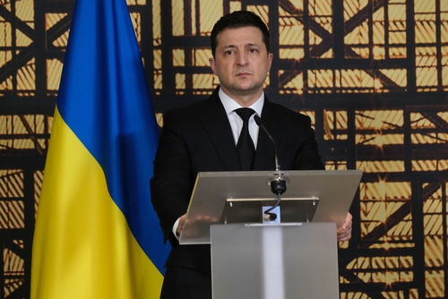 Zelenszkij: A tűzszüneti tárgyalásokhoz Oroszország állítsa le az ukrán városok bombázását! 