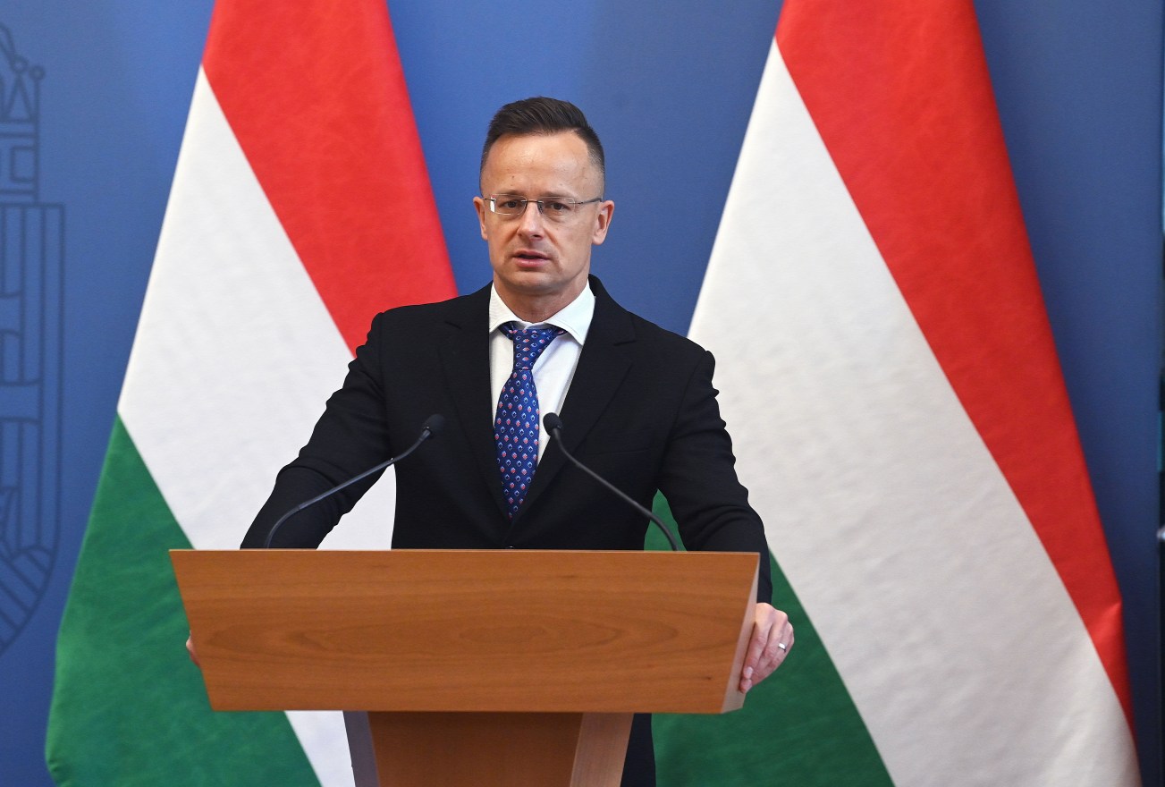 Szijjártó: Nem engedhetjük meg, hogy a magyar emberek fizessék meg a háború árát 