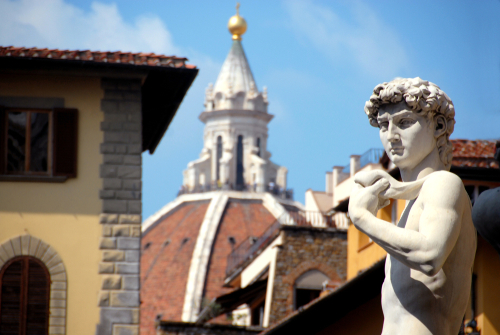 Vitát váltott ki a köztéri Dávid-szobor letakarása Firenzében 