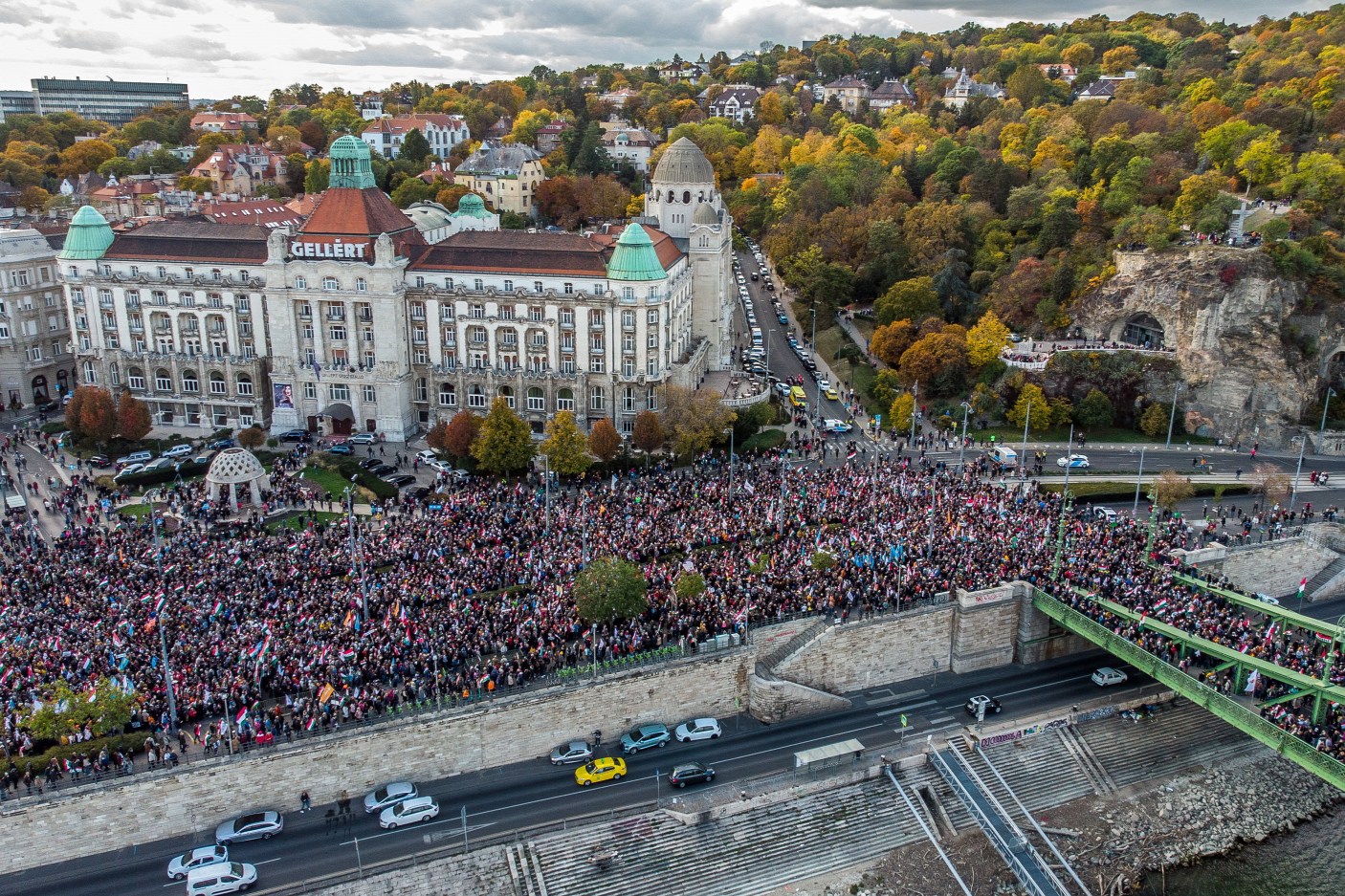 Békemenet: Mindenki hozzon magyar zászlót!