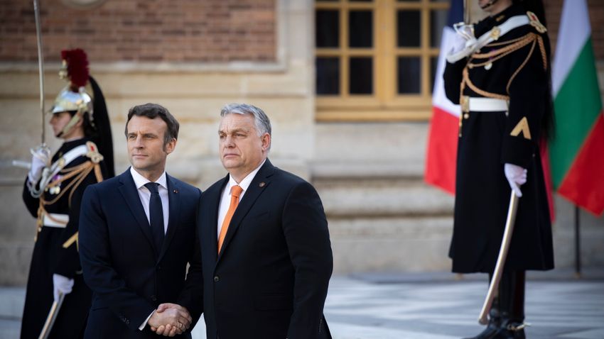 Orbán Viktor megérkezett a versailles-i EU-csúcsra