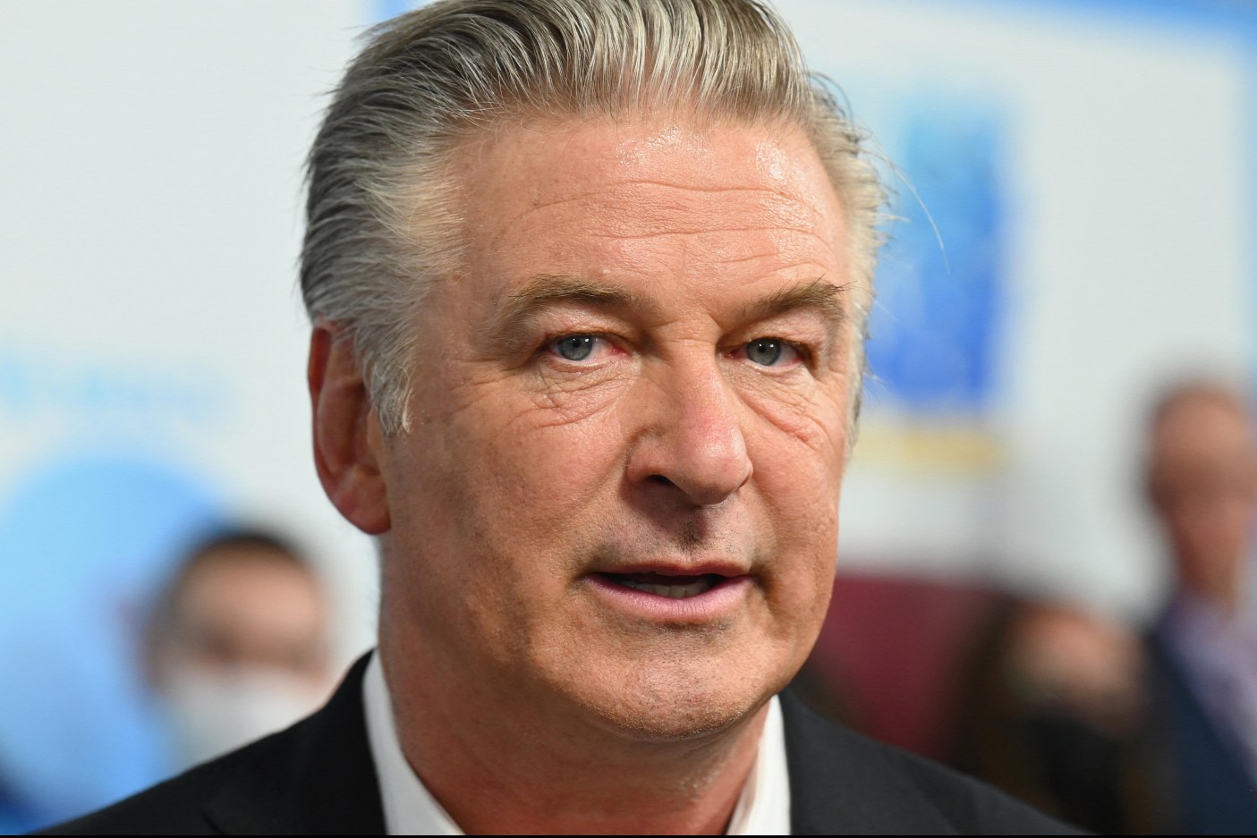 Alec Baldwin a lelőtt operatőrt hibáztatja, miközben mindent tagad