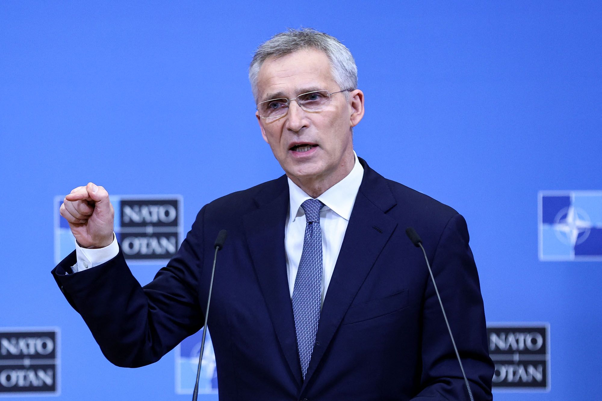 Stoltenberg: A NATO megerősíti a szövetség keleti vonalának védelmét 