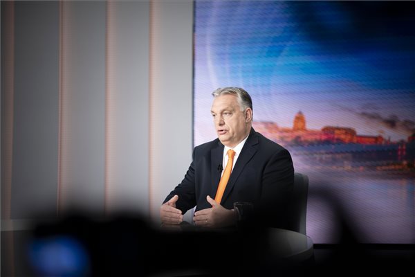 Orbán Viktor: A választás tétje béke vagy háború