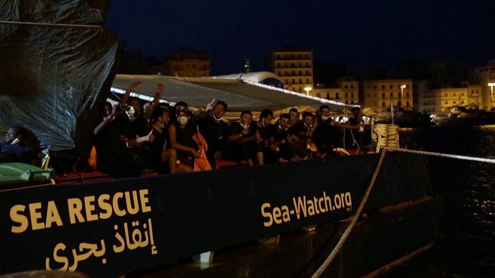 Ismét civil hajó tett partra migránsokat