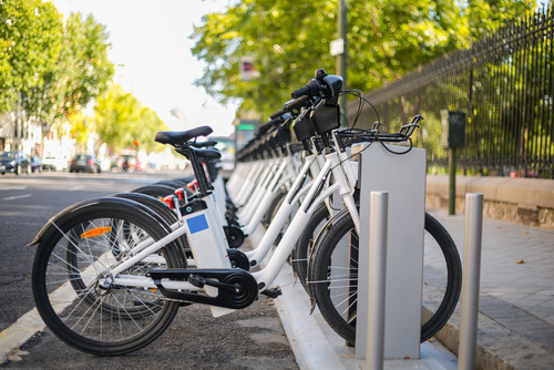Mintegy 1200 elektromos kerékpár érkezik az év végéig a postához
