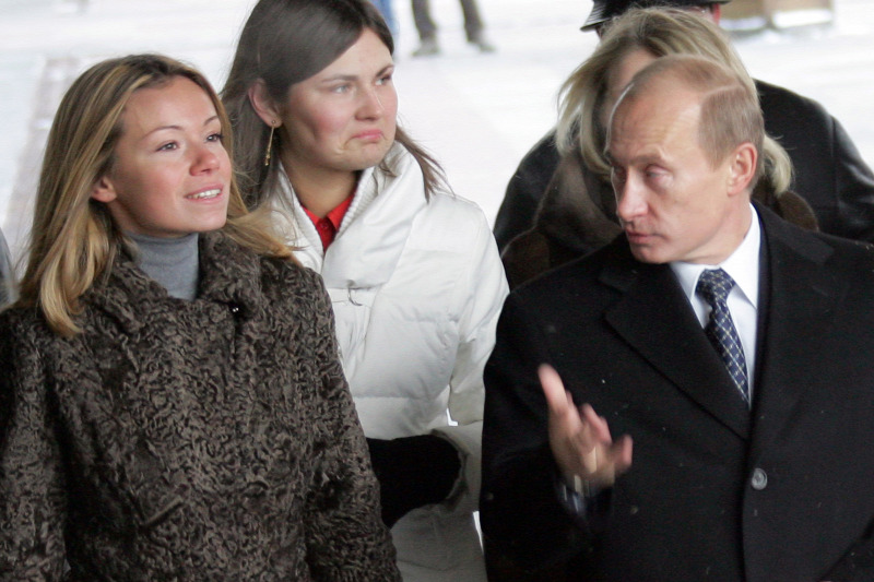 Putyin és Lavrov lányai ellen léptetett érvénybe szankciókat a brit kormány 