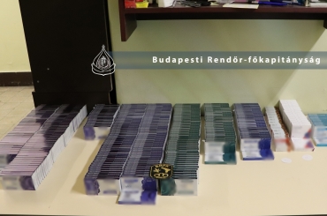 Óriási mennyiségű illegális gyógyszert foglaltak le a budapesti nyomozók
