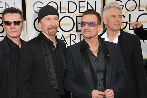 Meglepetéskoncertet adott a U2 két zenésze a kijevi metróban