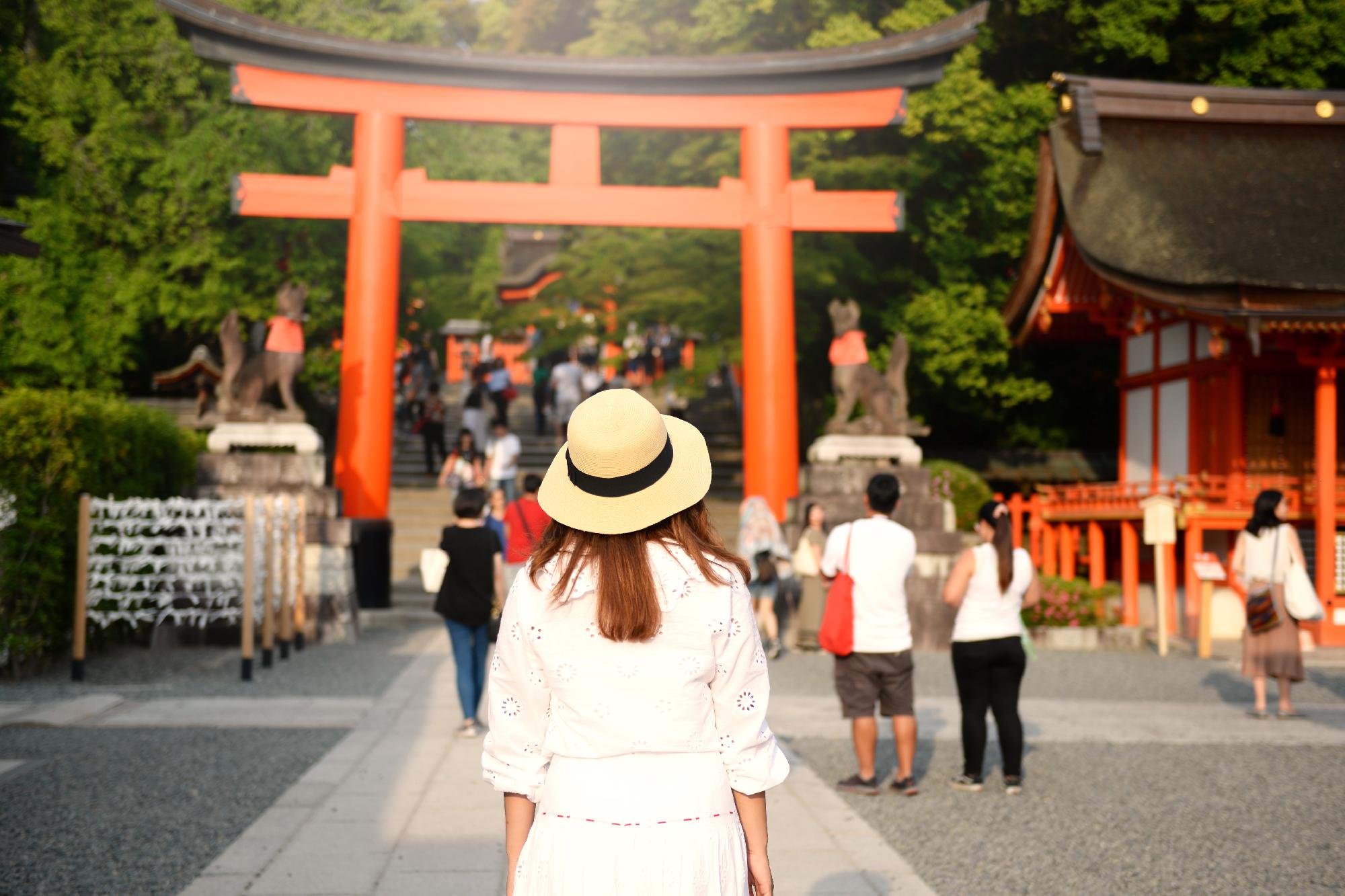 Szigorú korlátozások mellett ismét utazhatnak turisták Japánba