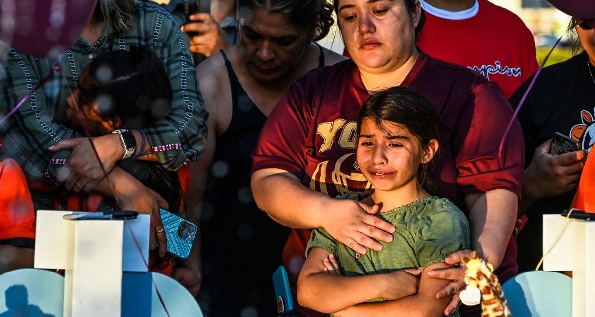  Megrázó részletek a texasi lövöldözésről: barátai vérével kente össze magát a 11 éves kislány, hogy túlélje a mészárlást