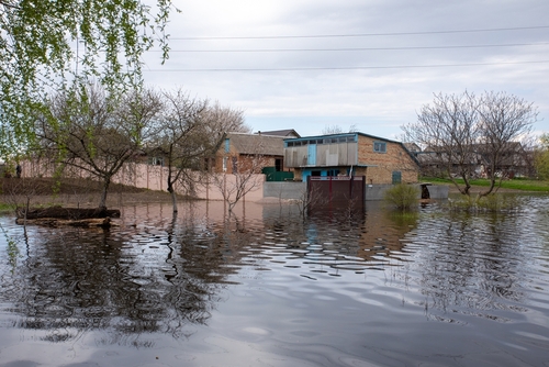  Még mindig víz alatt áll az elárasztott ukrajnai település