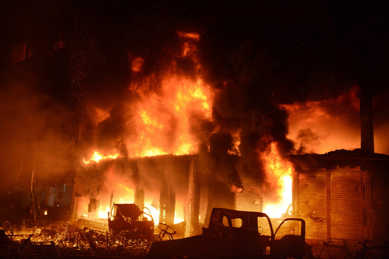 Tűz ütött ki egy bangladesi raktárban, sokan meghaltak
