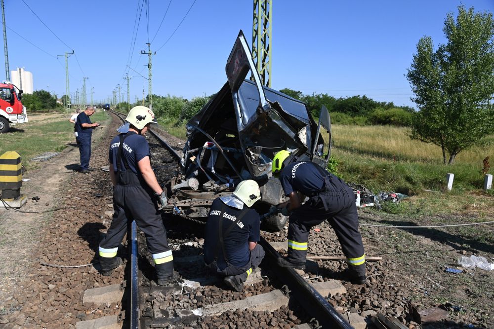 Vonatbaleset történt Cegléden, egy ember életét vesztette