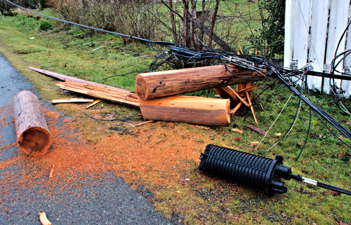  Helyi és megyei elöljárókra borított a szélvihar egy tetőt Szilágy megyében, az alprefektus meghalt