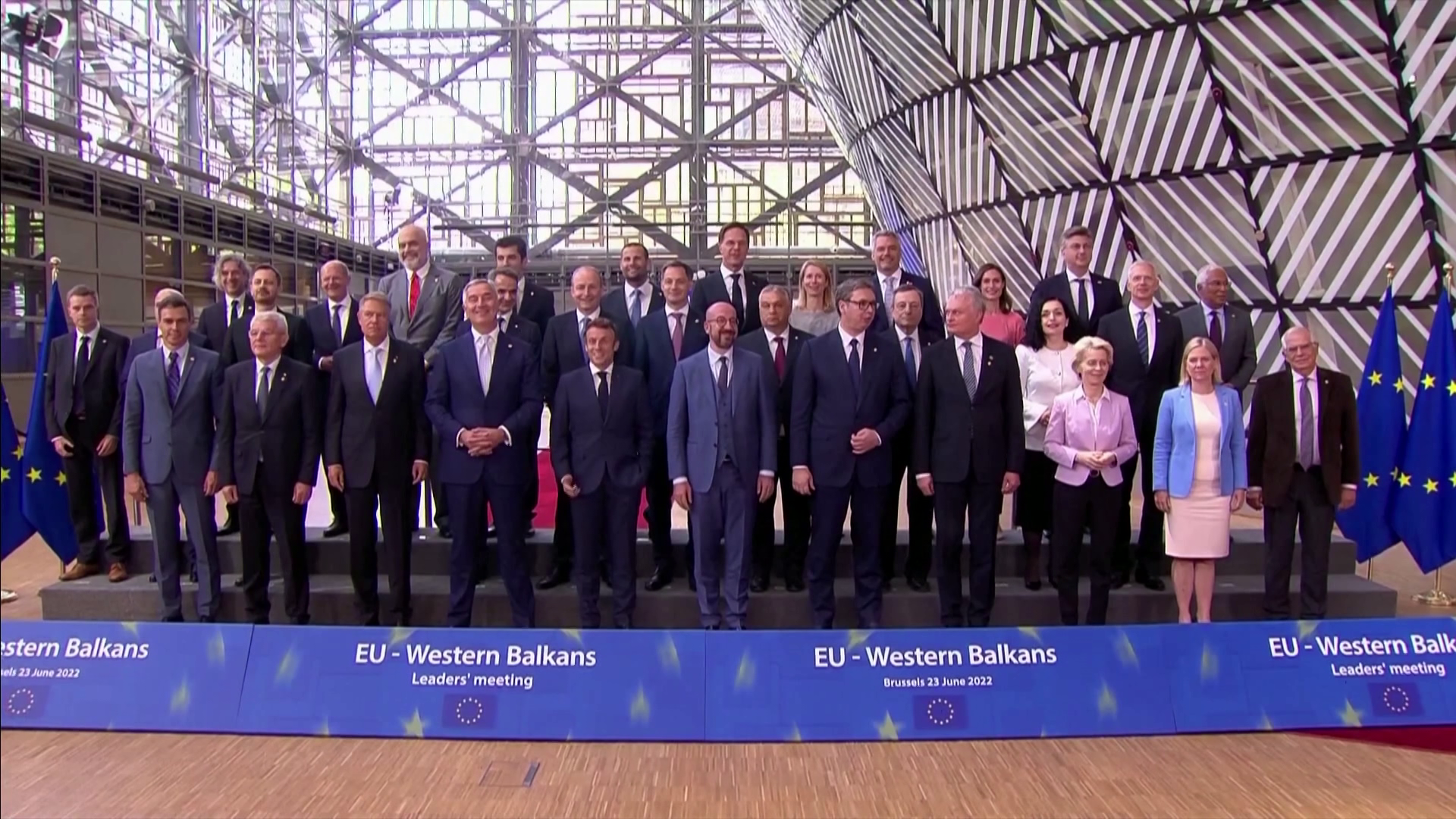 Európai híradó: Az uniós tagországok vezetői megállapodtak Ukrajna és Moldova tagjelöltségéről