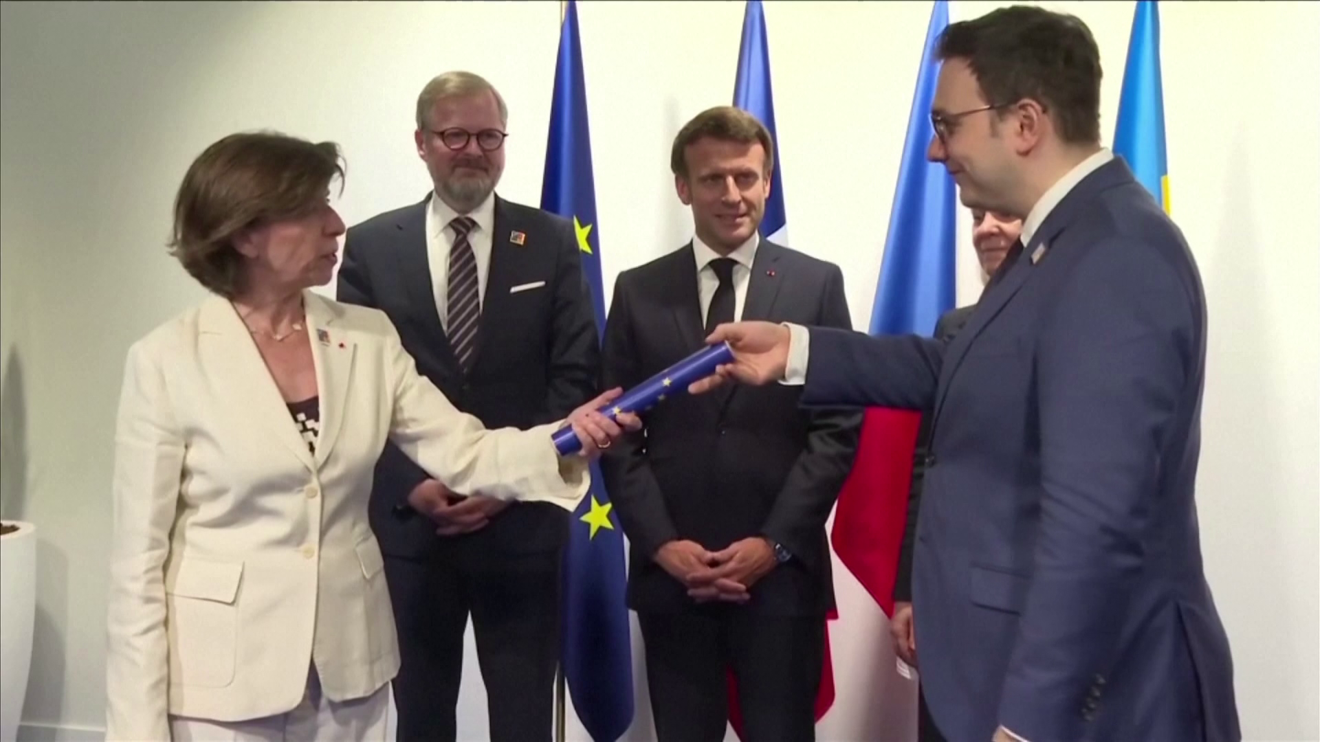 Macron átadta a cseheknek az Európai Unió soros elnökségét 
