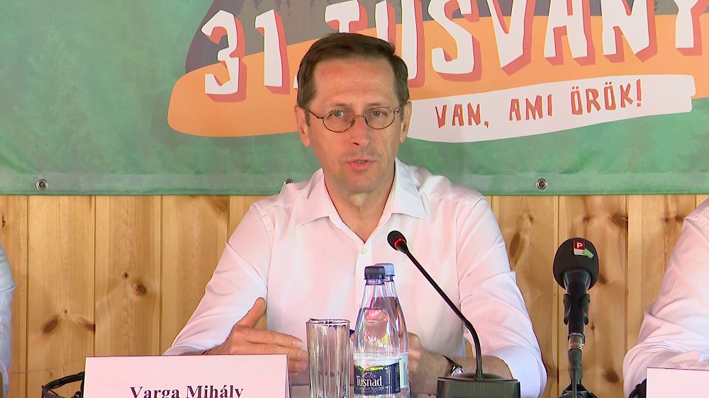 Varga Mihály: Béke nélkül gazdasági forgószél várható