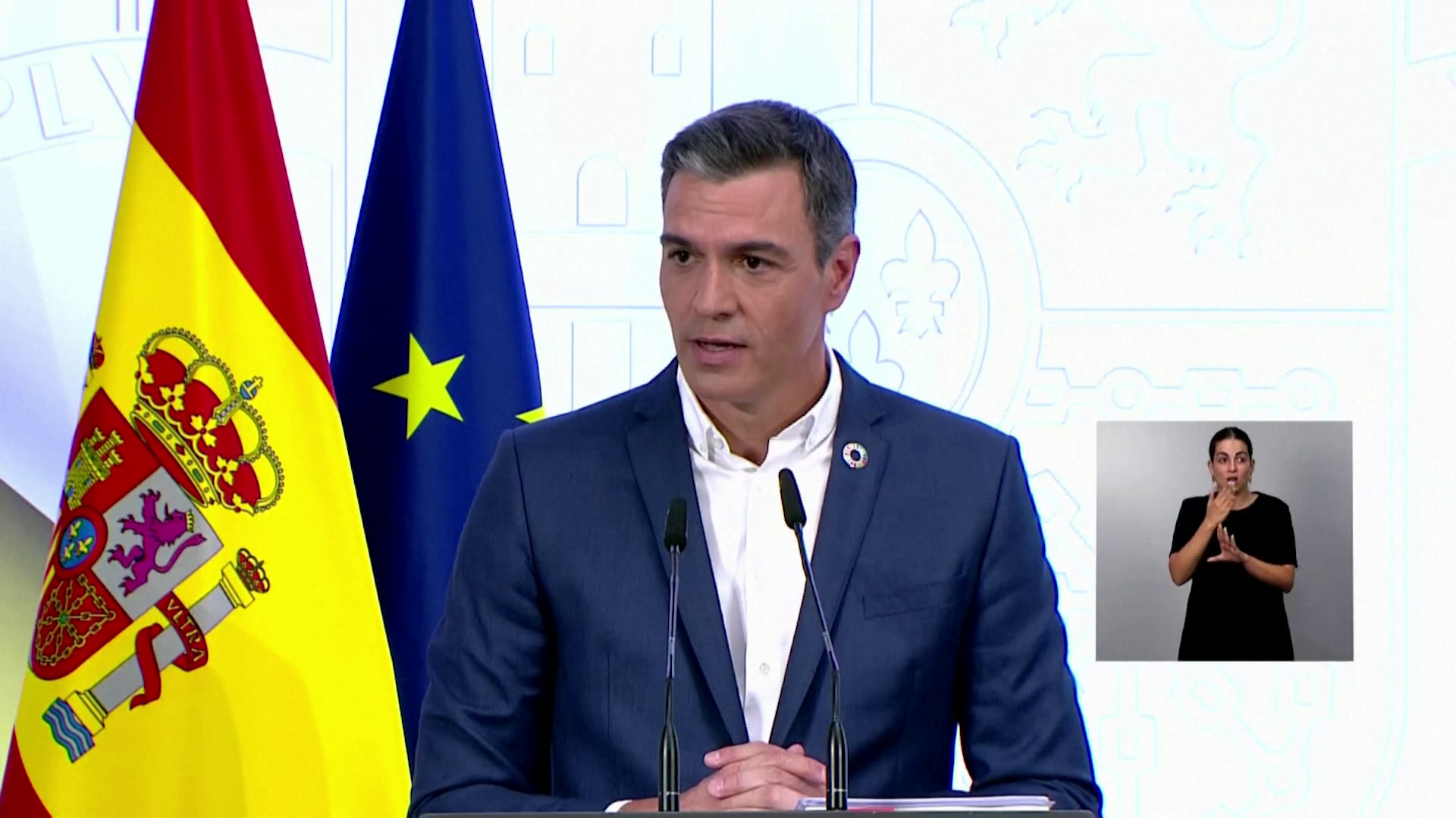 A nyakkendők levételével spórolna áramot a spanyol miniszterelnök
