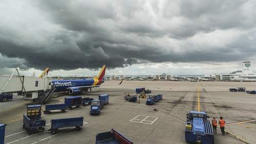  Légijáratok újabb százait törölték viharok miatt az Egyesült Államokban 