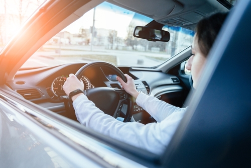 Angol és orosz nyelvű tesztlapon is vizsgázhatnak a hivatásos gépjárművezetők 
