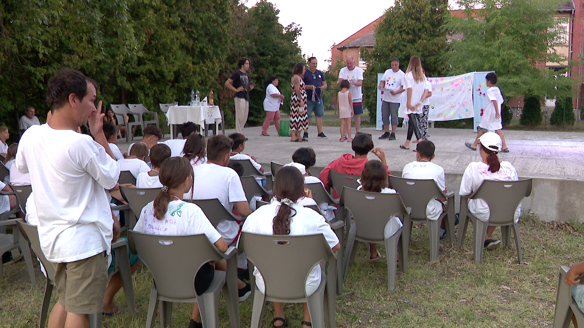 Radar - Állami gondoskodásban élő gyermekek táboroztak Balatonfenyvesen 