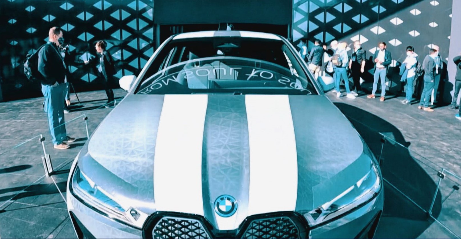 StartStop: Ha akarom fehér, ha akarom fekete a színváltós BMW