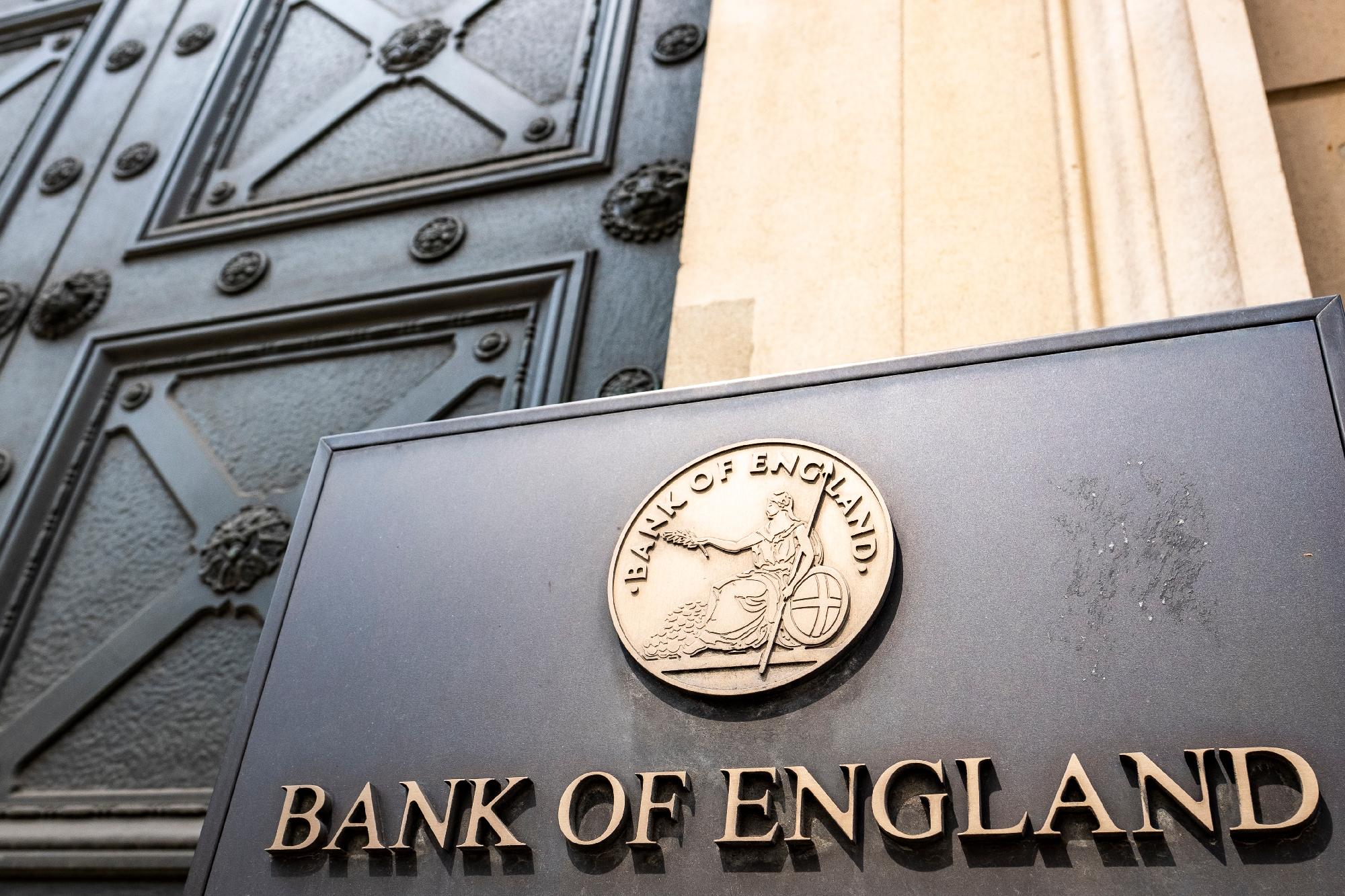 Tizennégy évi csúcsra emelte alapkamatát, recesszióra figyelmeztet a Bank of England